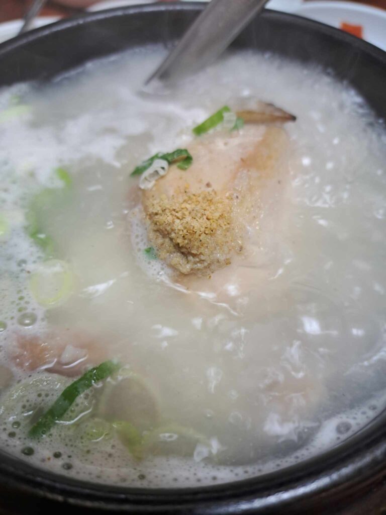 韓式餐點介紹：蔘雞湯